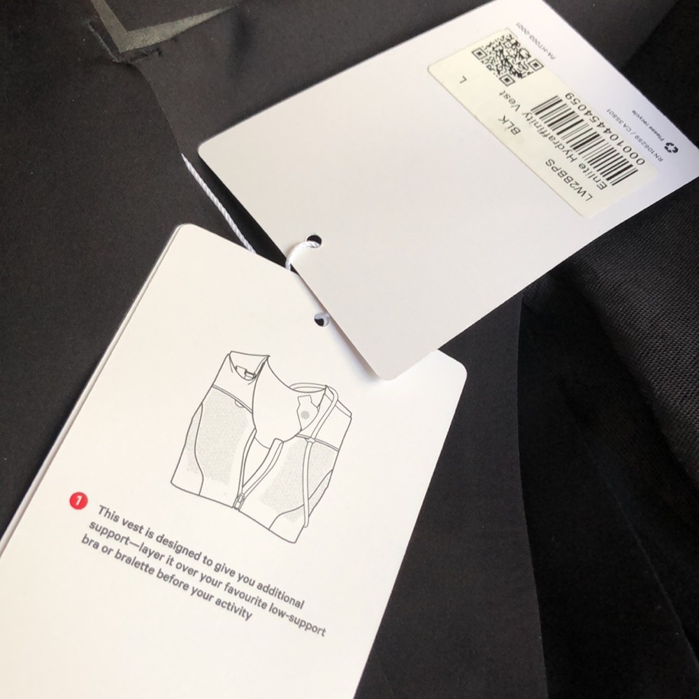 lululemon (L) Enlite Hydraffinity Vest - Picture 5 of 15